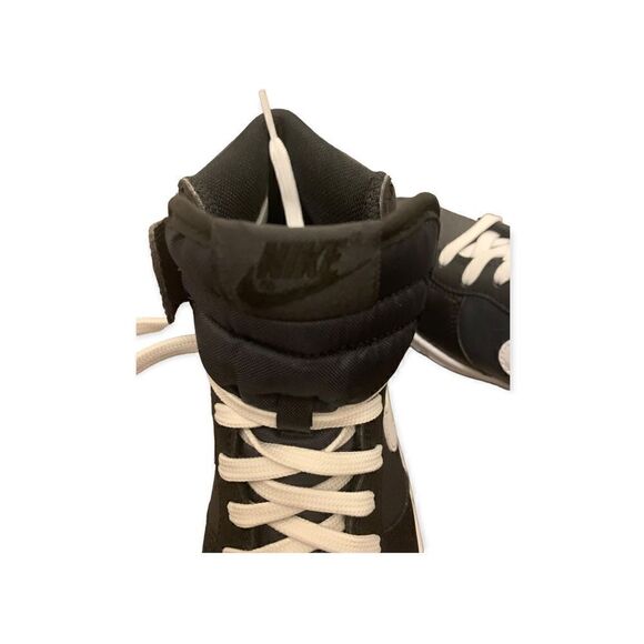 NIKE AIR JORDAN 1 Sneakers, Like new - Picture 3 of 5